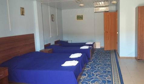 Четырехместный стандарт. Отель "Морской клуб". Туапсе, Небуг