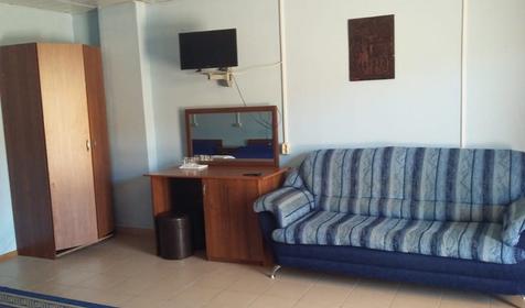 Четырехместный стандарт. Отель "Морской клуб". Туапсе, Небуг