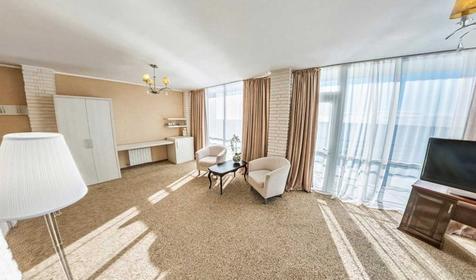 Люкс трехместный (вид на море боковой). Гостиница Шторм, г. Сочи, п. Лазаревское