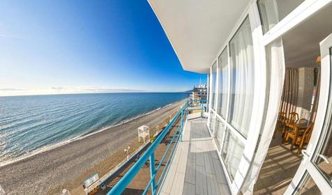 Люкс трехместный (вид на море боковой). Гостиница Шторм, г. Сочи, п. Лазаревское