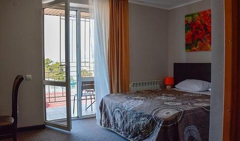 Стандарт двухместный с балконом. Отель "Центральный". Геленджик