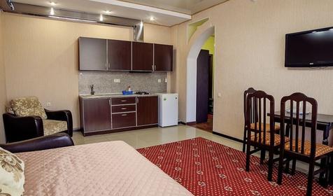 Апартаменты с террасой. Отель "Парадейсон". Геленджик