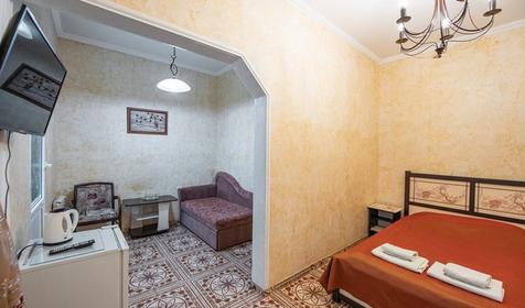 Семейный трехместный