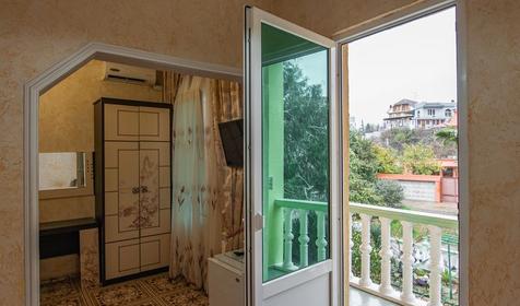 Семейный трехместный