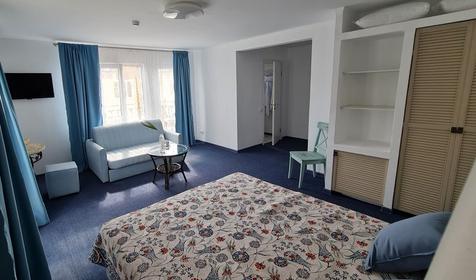 Семейный с балконом