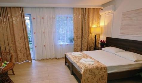 Полулюкс двухместный с балконом