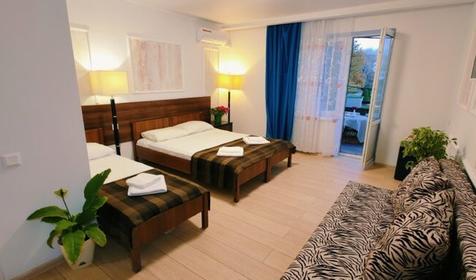 Полулюкс пятиместный с балконом