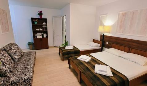 Полулюкс пятиместный с балконом