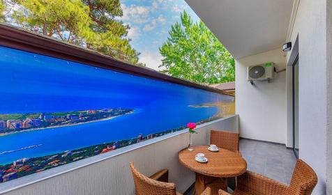 Семейный двухкомнатный трехместный с балконом (1 этаж)