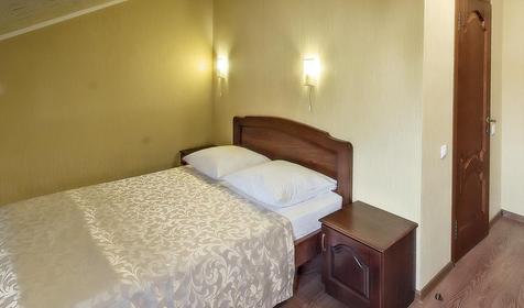 Трехместная мансарда, главный корпус