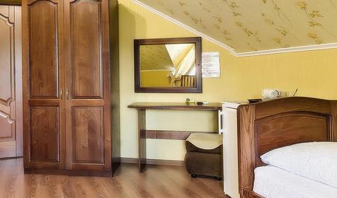 Трехместная мансарда, главный корпус