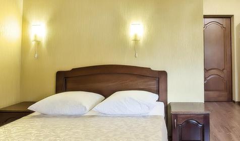 Трехместная мансарда, главный корпус