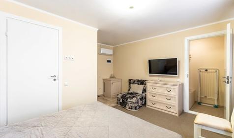 Эконом трехместный