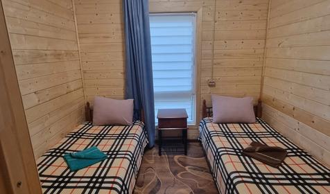 Четырех-шестиместный двухкомнатный коттедж с кухней