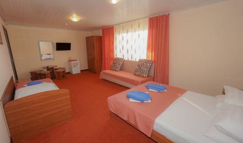 Стандарт трехместный с балконом, корпус 1,2