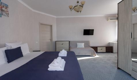 Семейный с балконом №24