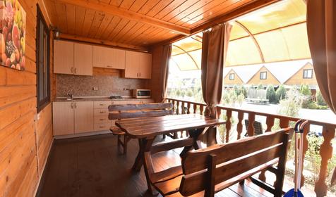 Дом с видом на бассейн и детскую площадку (3 спальни)