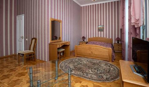 Двух/трехместный номер полулюкс с джакузи и балконом