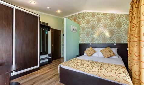 Делюкс двухместный с балконом. Отель Людмила. Геленджик