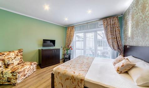 Делюкс двухместный с балконом. Отель Людмила. Геленджик