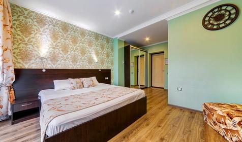 Делюкс двухместный с балконом. Отель Людмила. Геленджик