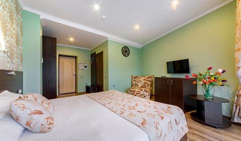 Делюкс двухместный с балконом. Отель Людмила. Геленджик