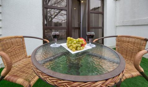 Делюкс двухместный с балконом. Отель Людмила. Геленджик