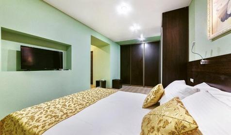 Люкс двухместный с балконом. Отель Людмила. Геленджик