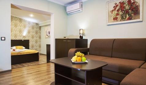 Люкс двухместный с балконом. Отель Людмила. Геленджик