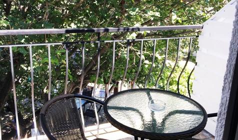 Люкс двухместный с балконом. Отель Людмила. Геленджик