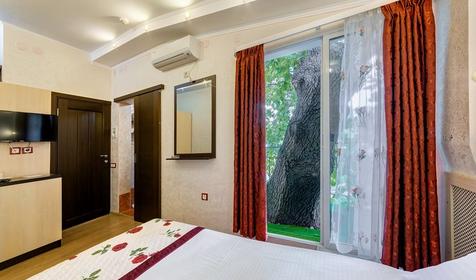 Стандарт с балконом. Отель Людмила. Геленджик