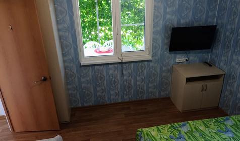 Двухкомнатный шестиместный домик с кухней и террасой