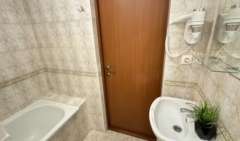 Комфорт с балконом трехместный