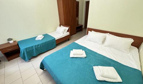 Комфорт с балконом трехместный