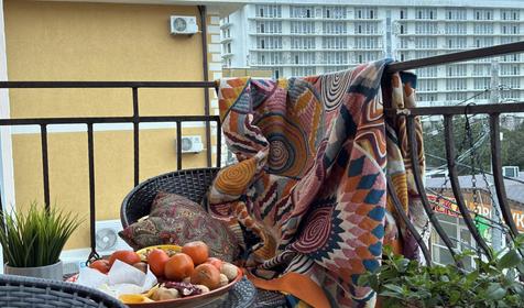 Комфорт плюс с балконом трехместный