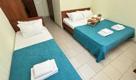 Комфорт плюс с балконом трехместный