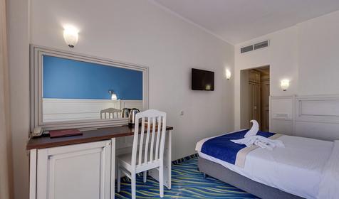 Двухместный с балконом (вид на бассейн) 2 этаж