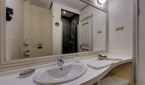 Двухместный с балконом (вид на бассейн) 2 этаж