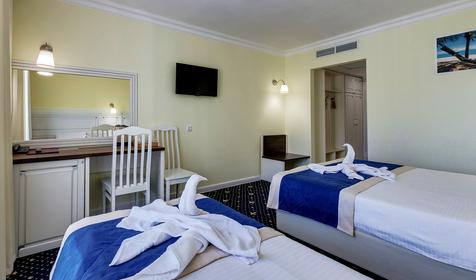 Трехместный с маленьким балконом, 5 этаж