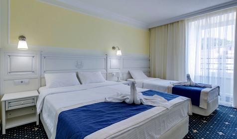 Трехместный с маленьким балконом (вид на море) 5 этаж