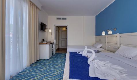 Трехместный с балконом (вид на море)