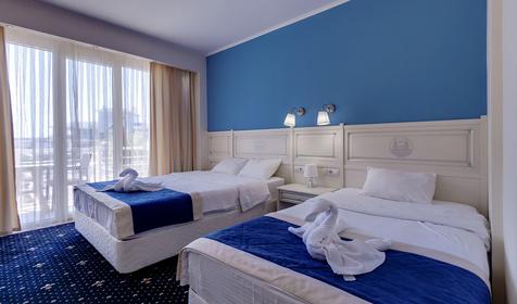 Трехместный с балконом (вид на бассейн) 2 этаж