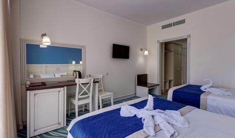 Трехместный с балконом (вид на бассейн) 2 этаж