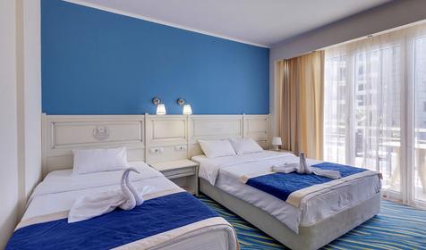 Трехместный с балконом (вид на бассейн) 2 этаж