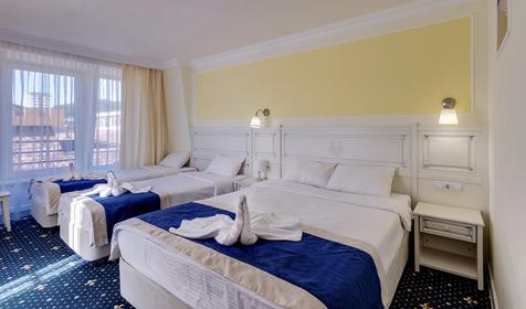 Четырехместный с маленьким балконом (вид на море) 5 этаж