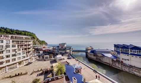 Четырехместный с маленьким балконом (вид на море) 5 этаж