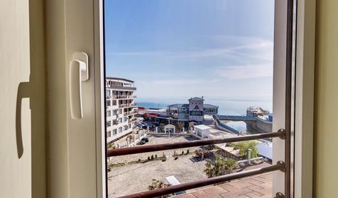 Четырехместный с маленьким балконом (вид на море) 5 этаж