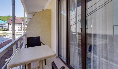 Семейный двухкомнатный с изолированными комнатами и балконом, теневая сторона, №218