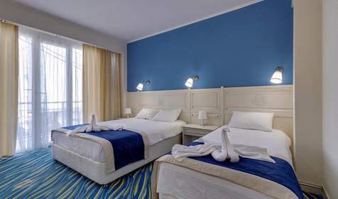 Семейный двухкомнатный с изолированными комнатами и балконом, теневая сторона, №218