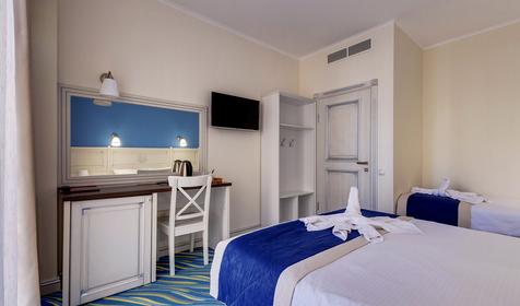 Семейный двухкомнатный с изолированными комнатами и балконом, теневая сторона, №218